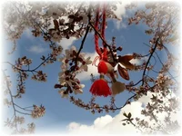 Мартеничка с цъфнало дърво!