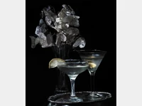 Стилни коктейли с резенчета лимон